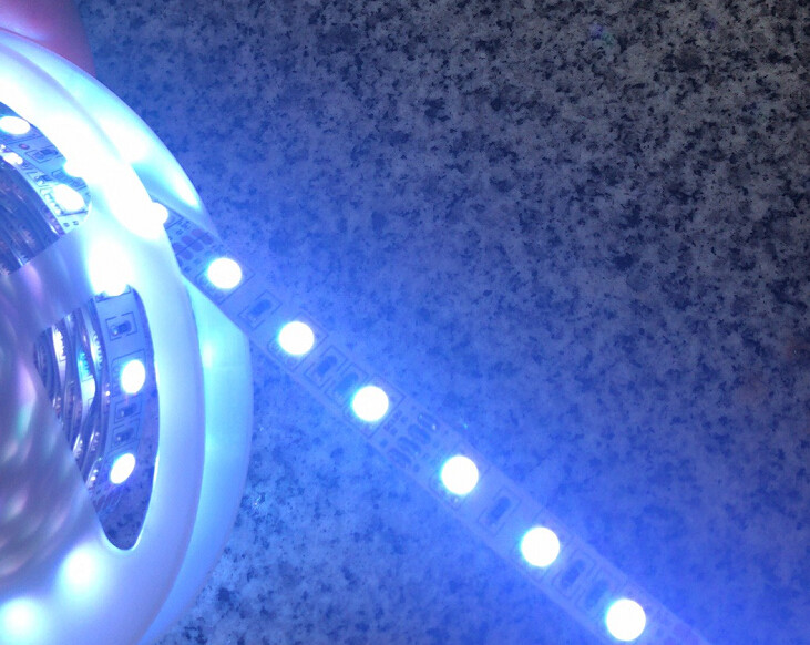 Dimmable 12V 5050 RGB LED Strip Multicolor 120° Beam Angle With Wifi Controller