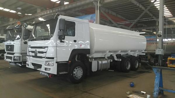 Quality 8x4 HOWO Heavy Duty Chemical Liquid Tanker Truck 11990 × 2500 × 3563 Overall Dimension for sale