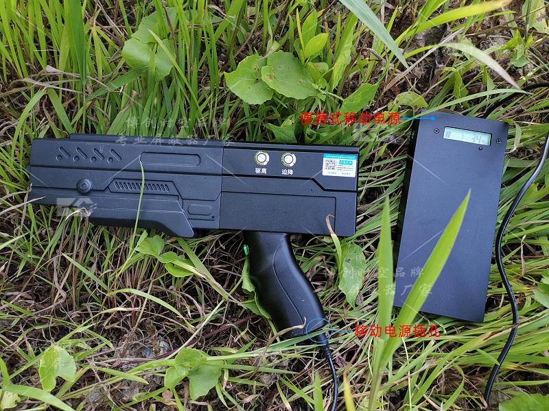 The hand-held aviation control equipment is 1200 meters away from the UAV jammer that can drive away and return with