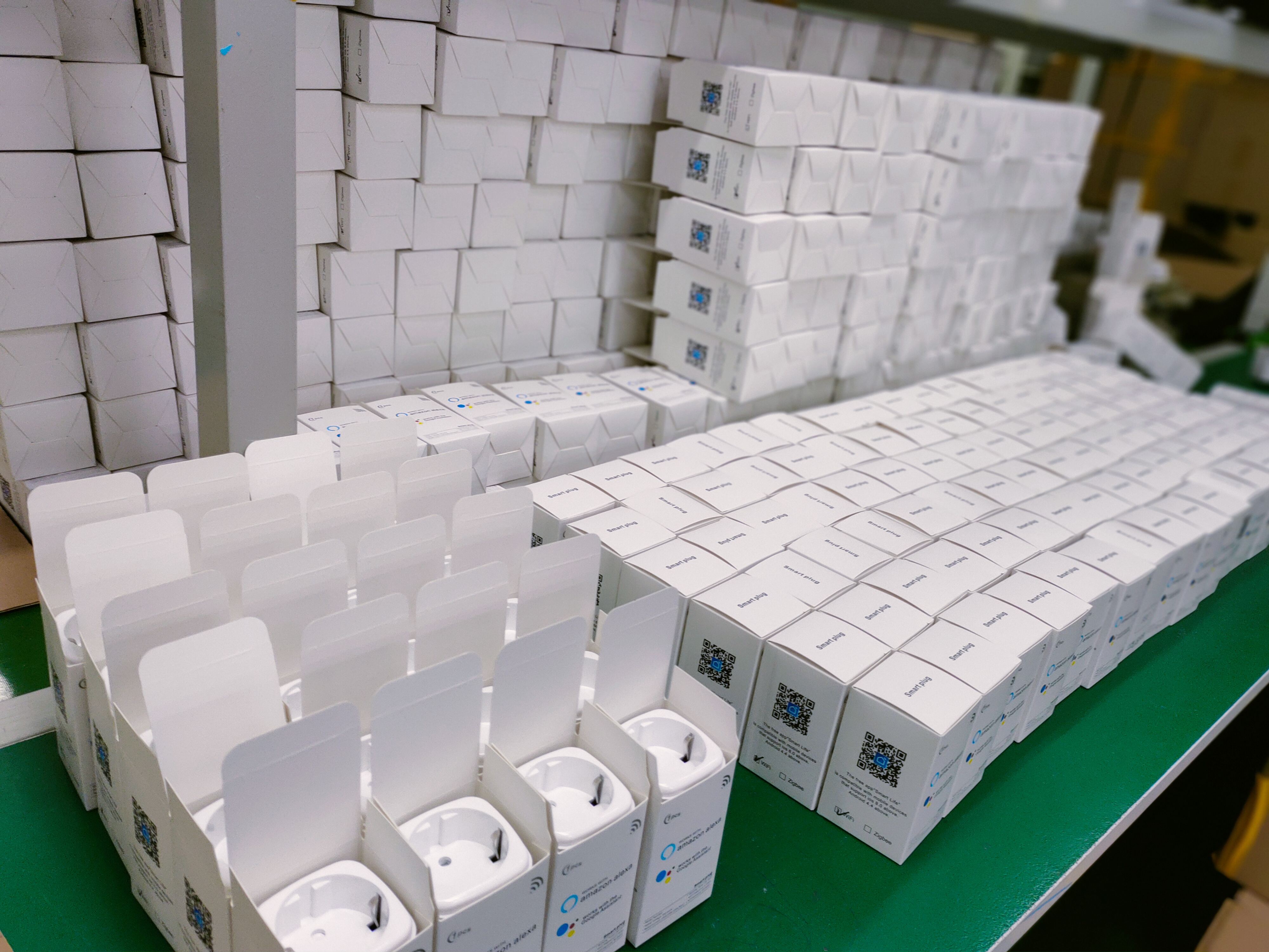 Custom Wireless Socket Switch Tuya WiFi EU UK US AU Wifi Light Socket