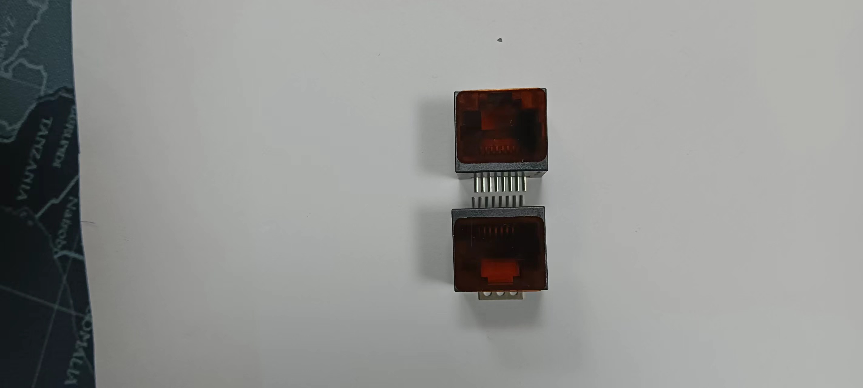 Single Port Shielded SMT RJ45 Connector R / A 50 U" Gold Plating Contact Terminal