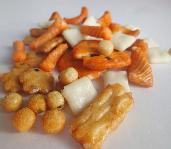 Quality Chinese Snack Manufacturer Good Tasty Snacks Rice Crackers Richy Mixed Rice Cracker for sale