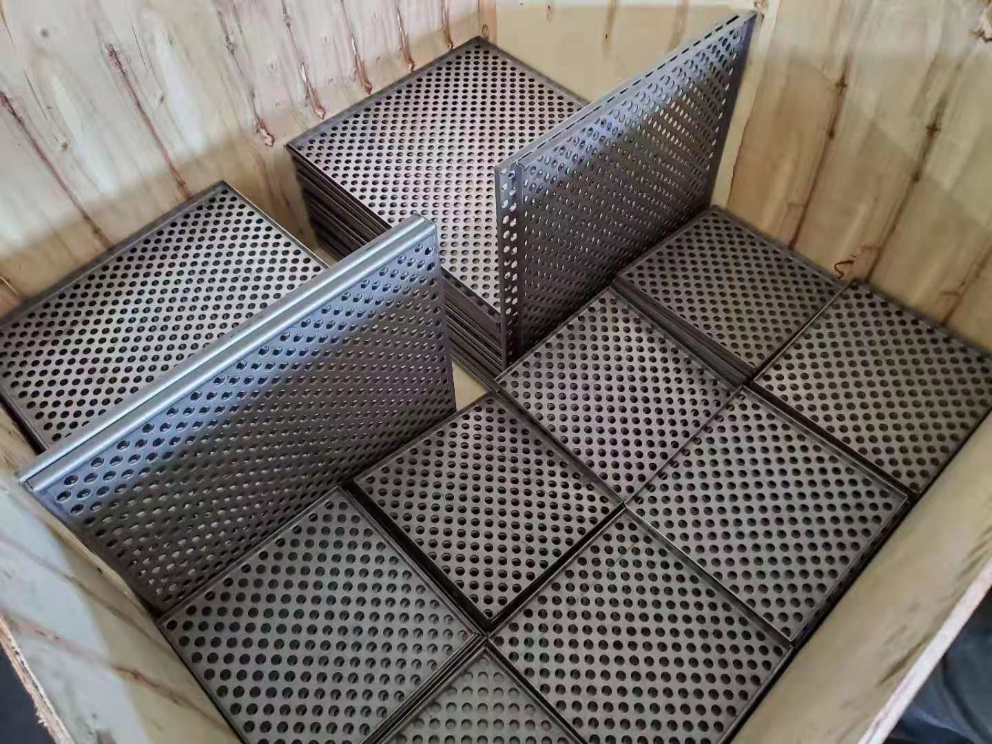 1.6mm Perforated Wire Mesh Aluminum Decorative Punched Metal Sheets Customized