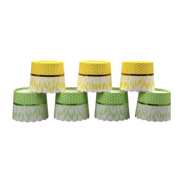 Quality Wave Edge Greaseproof Cupcake Liners Paper Muffin Panettone Baking Cups for sale