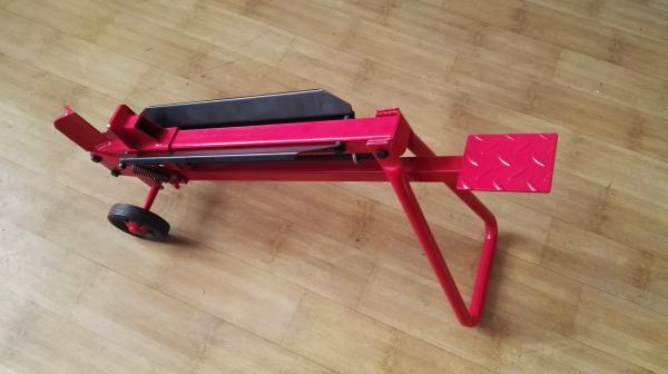 Quality Red Portable Foot Operated Log Splitter 0.5 Ton Max Force 450mm Log Size for sale