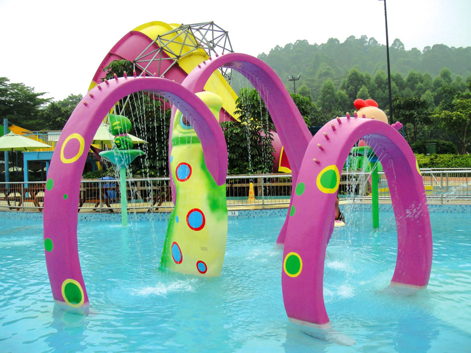 Water Park Lazy River And Swimming Pool Floating Bridge With Climbing Net