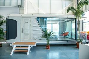 2025 New Modern Luxury Mobile Capsule House Home Hotel  8.5*3.3*3.2m