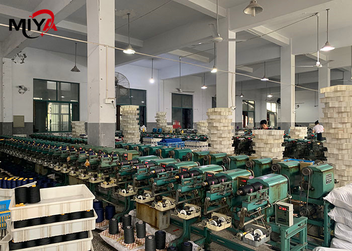 100 Percent Polyester 3000Y 40/2 Spun Polyester Thread