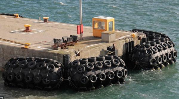 Quality Tire Net Yokohama Pneumatic Rubber Fender Docking 0.05mpa Ship Fender Types for sale