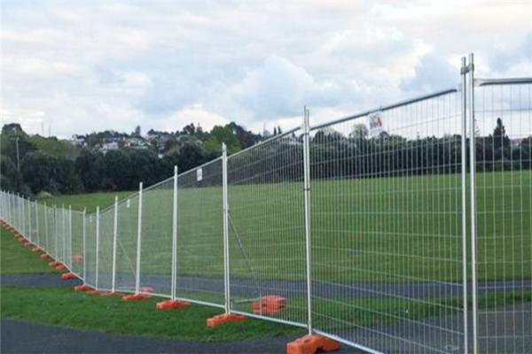 Quality Customizable Temporary Security Fence 32mm Frame With Metal Feet for sale