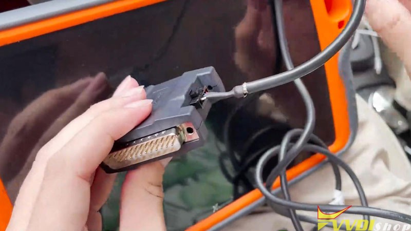 Connect Xhorse XD8ASKGL Toyota 8A AKL Adapter with VVDI Key Tool Plus 3