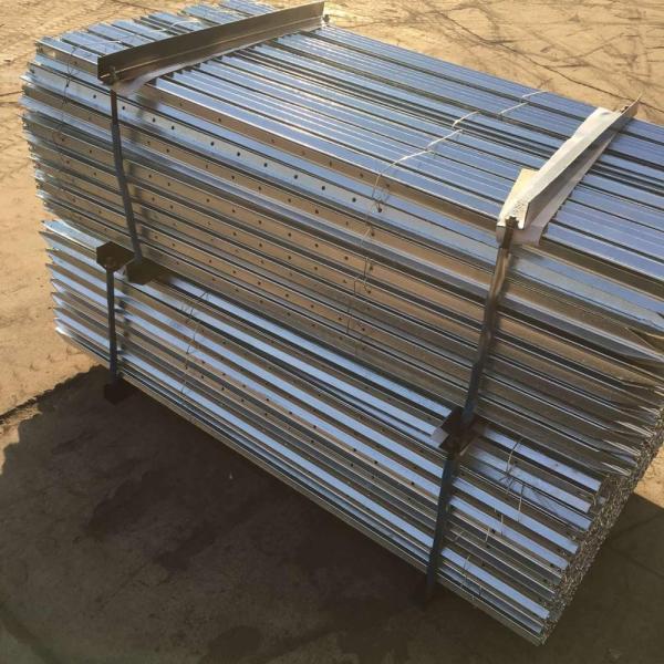 Star Picket Metal Fence Posts 1.8m Length Steel T Posts For Temporary Fence