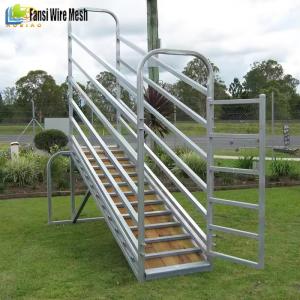 China Galvanized Livestock Equipment Adjustable Cattle Sheep Loading Ramp on sale