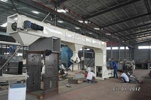 Vertical Universal Industries Bucket Elevator Multipoint Feeding Hoister