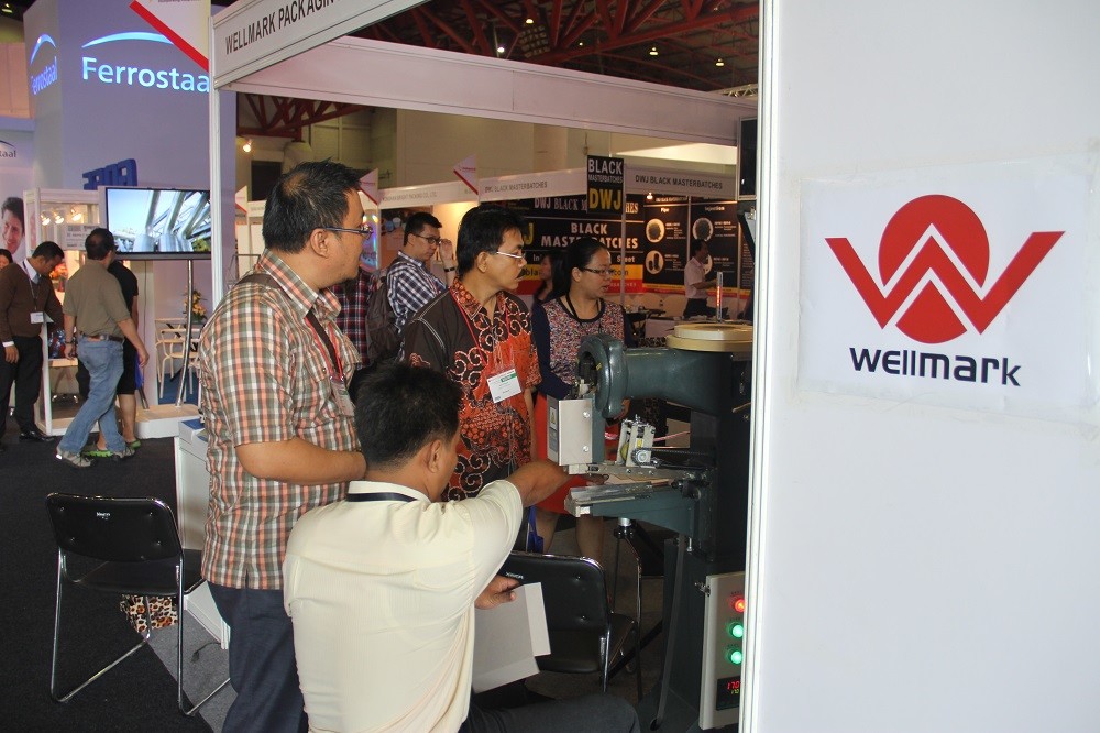 Full Automatic Hard Case Making Machine / Automatic Positioning Gluing Machine