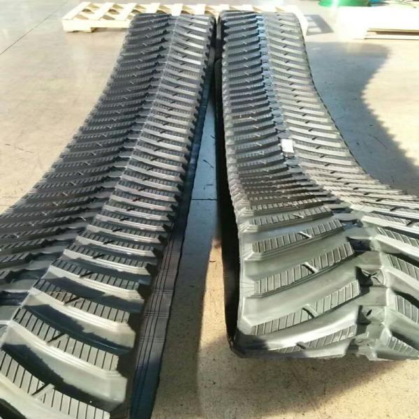 Quality Black Durable Continuous Rubber Track , Rubber Excavator Tracks 450mm Width for sale