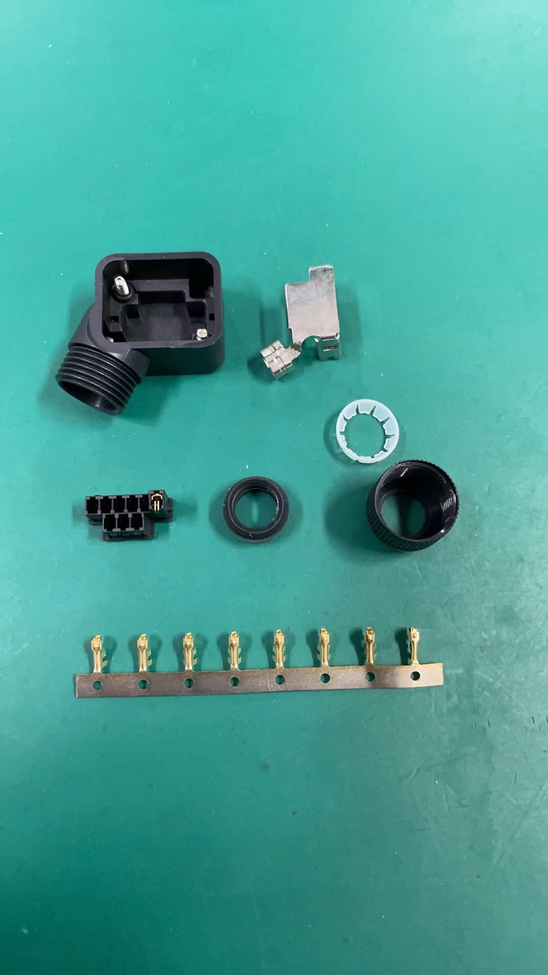 Fast 9PIN Servo Motor Connector Panel Mount Crimp/Solder Type AWG18-24 1000M Insulation Resistance