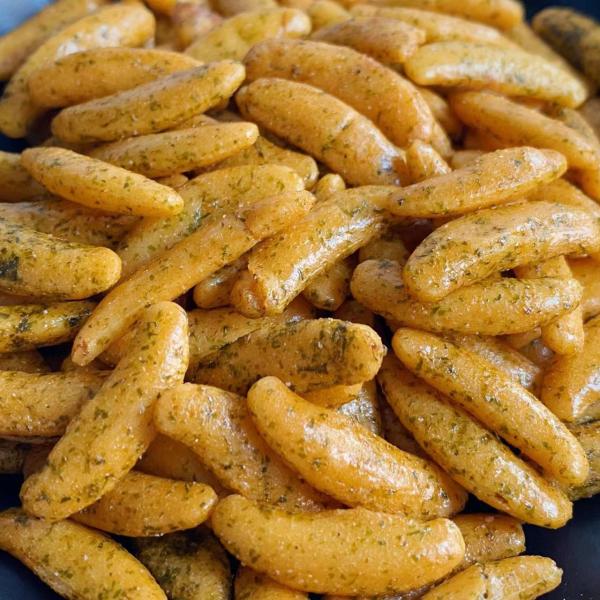Quality Crescent Shape Japanese Rice Crackers Puffed Seaweed Rice Cracker for sale