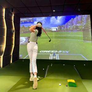 China 3d Projection Indoor Infrared Induction Golf Simulation Trainer Golf Simulator on sale