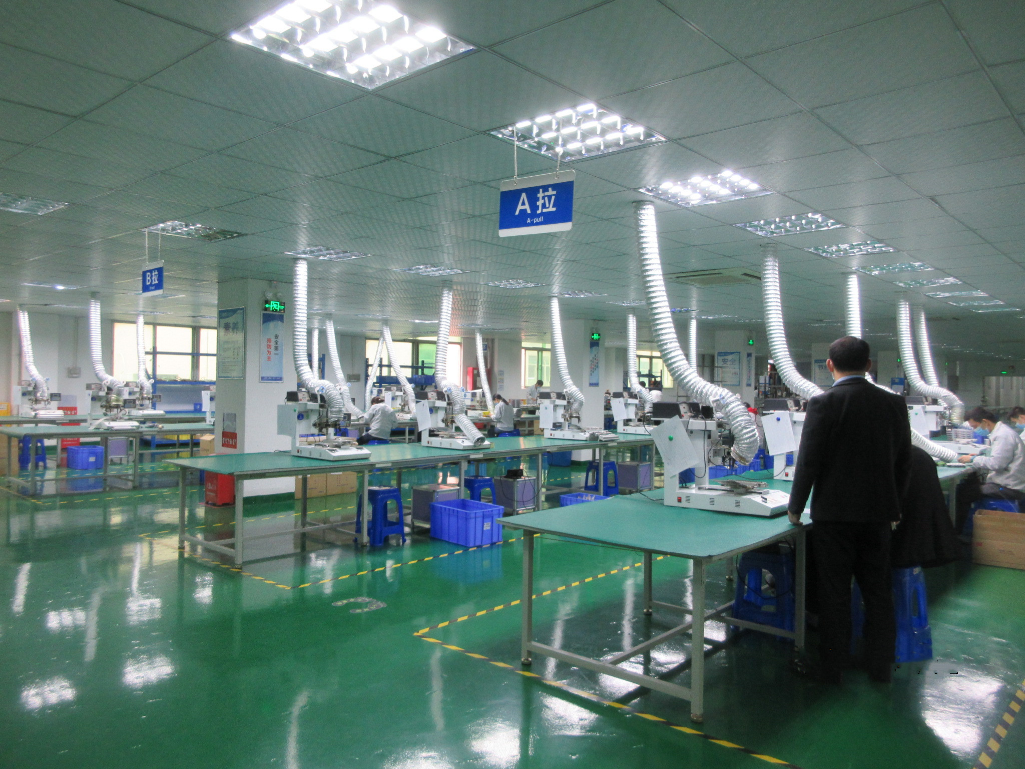 Commercial Buildings Transparent LED Mesh Screen Ip67 Foldable Display