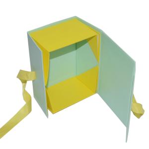 China Recyclable 300g Folding Lid Cardboard Box With Magnetic Closure on sale