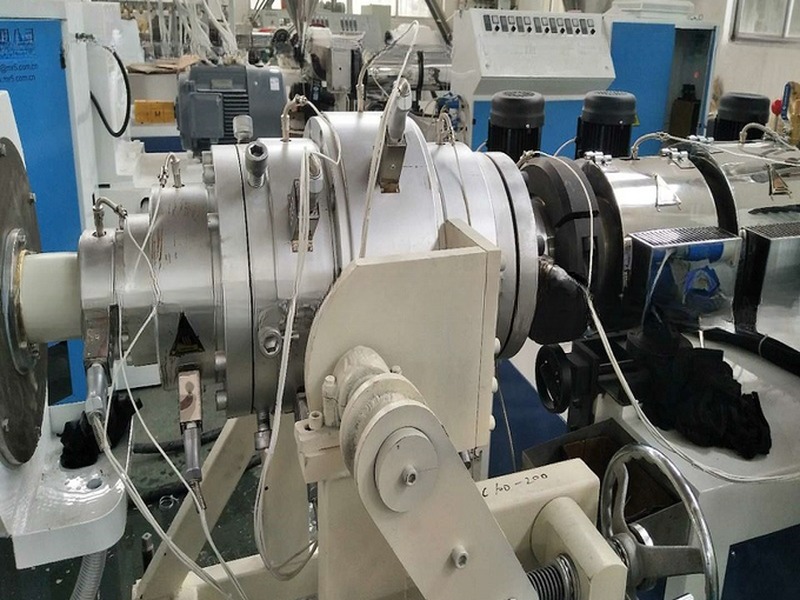 Satisfied HDPE Pipe Extruder Machine