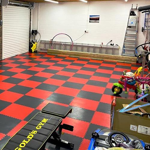 Quality Fireproof Recycled Rubber Flooring Tiles With Composite Layer Anti Wear Surface for sale