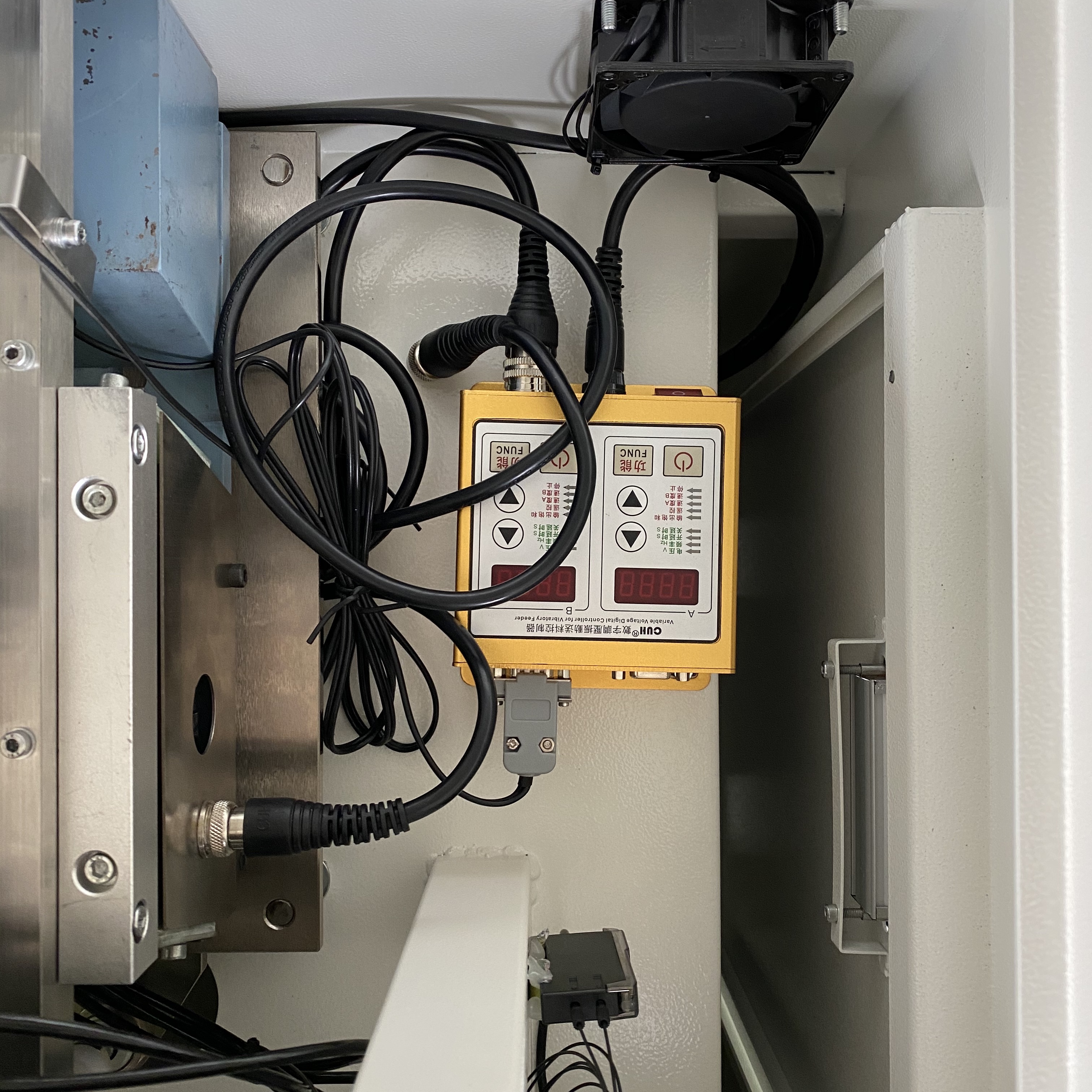 2500pcs/H Custom Assembly Machine E27 E14 Cap Riveting Machine