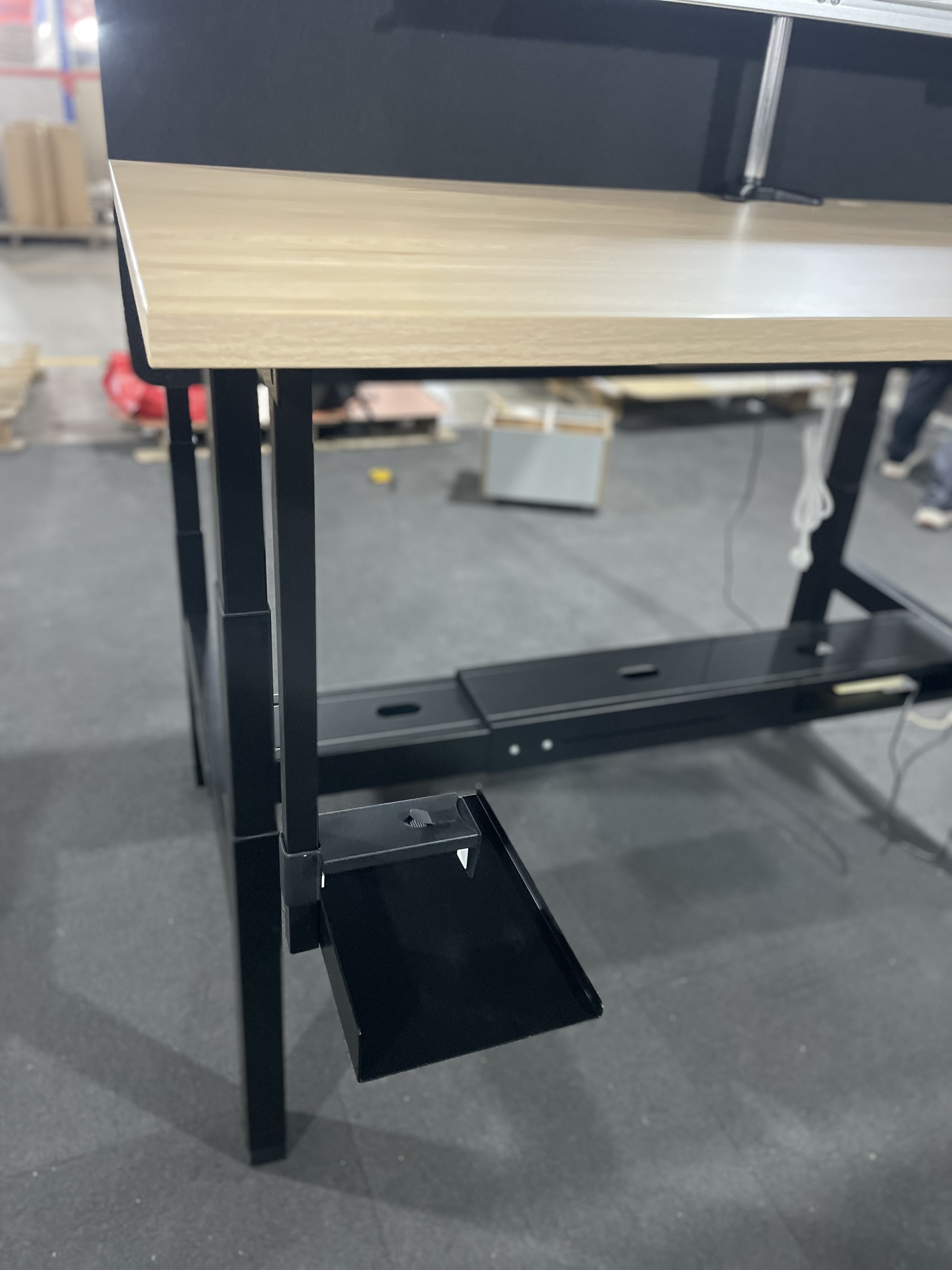 Effortlessly Switch Between Sitting and Standing with Uplift Electric Sit-Stand Desk 4 Memory Presets Optional Colors