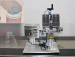 Desktop 80W Bottle Screw Capping Machine Electrical control movement