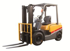 2 3 4ton ISUZU Energy Saving Engine Diesel Powered Forklift Yellow Color Turning Radius 2170mm With CE Certificate