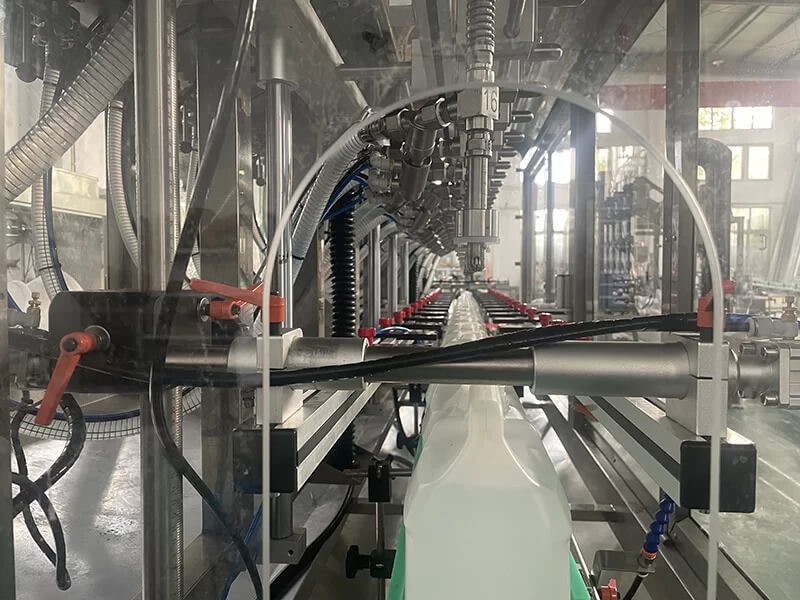 Automatic High Speed 14 Head Continuous Overflow Liquid Filling Machine For Bottle