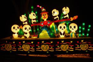 Traditional Fabric Chinese Lanterns For Carnival / Folk - Custom Activities