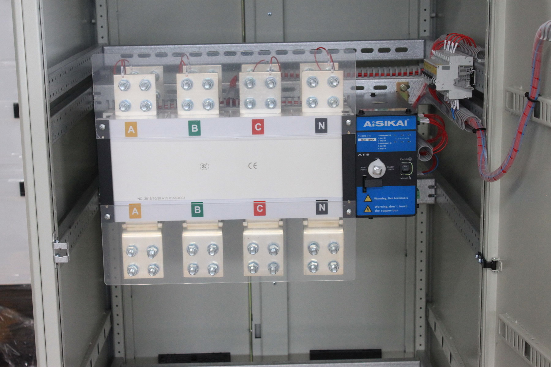 Highly Functional Manual Transfer Switch 800A 4 Pole ATS With Distribution Box