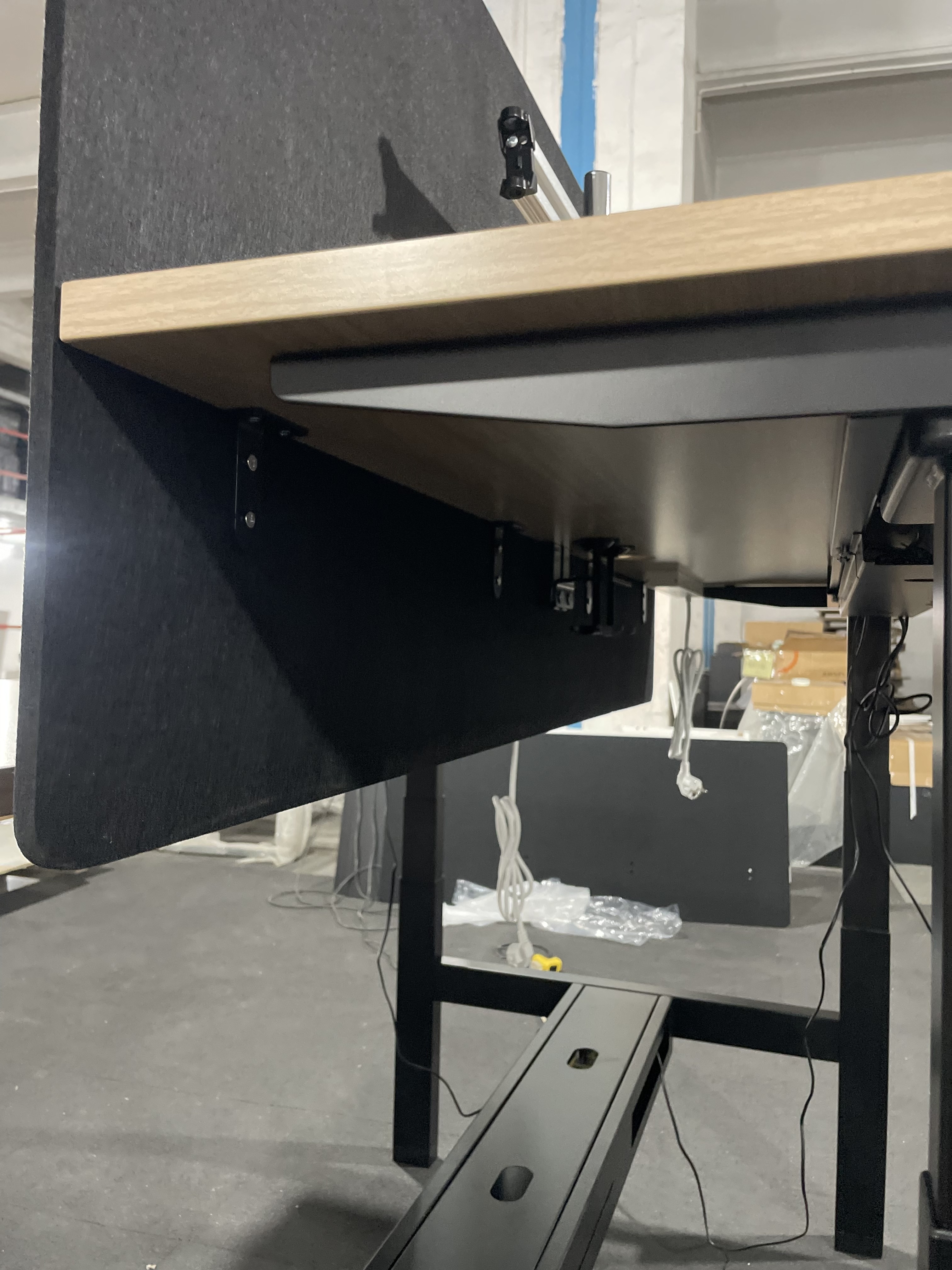 Effortlessly Switch Between Sitting and Standing with Uplift Electric Sit-Stand Desk 4 Memory Presets Optional Colors