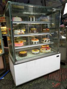 White Color Cake Display Cooler Canbinet With Glasses Door Digital Thermostat