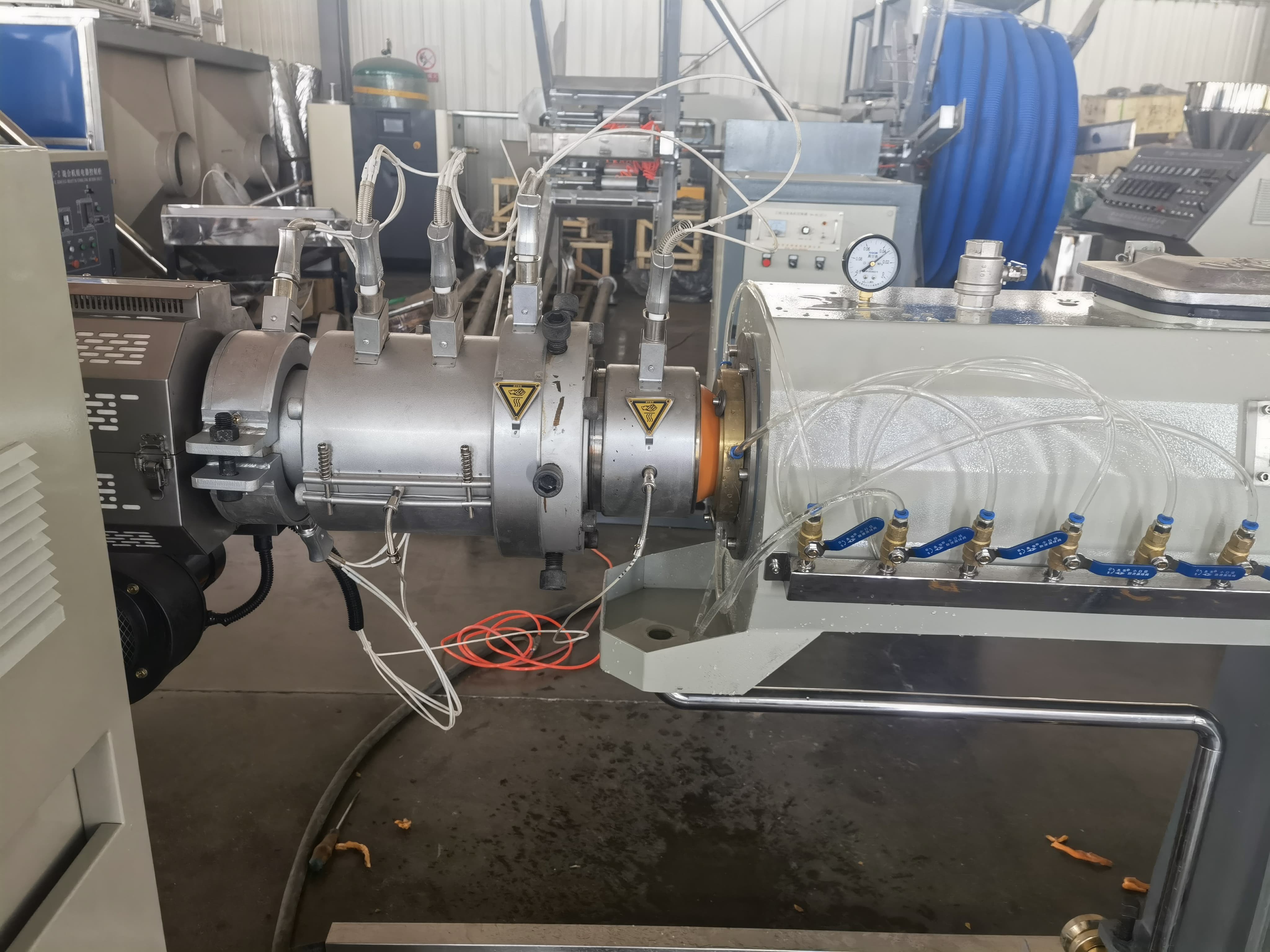 Upgrade PE MPP Pipe Production Customizable PE Pipe Extrusion Line Featuring 33 1-38 1 Screw L/D Ratio And Motor Made
