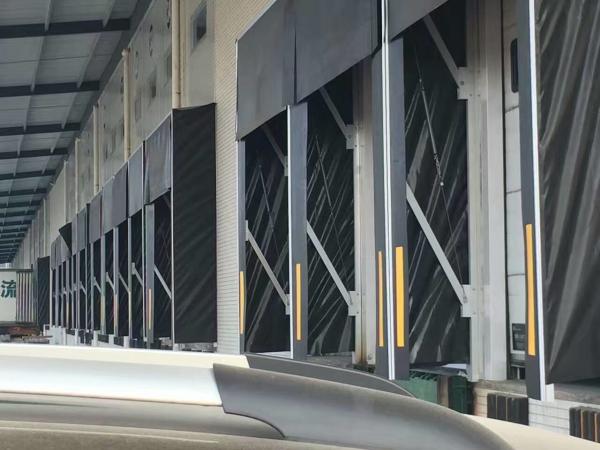 Quality Energy Saving Loading Dock Seals And Shelters High Wear Resistance Anti Collision for sale