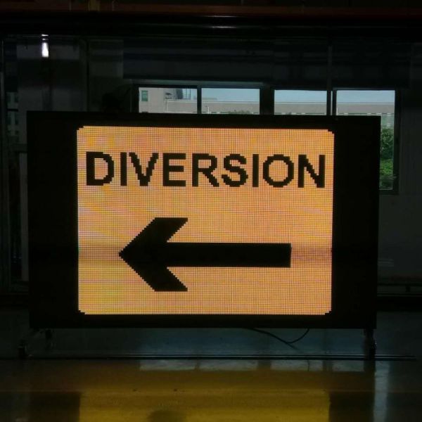 EN12966 1024*1024mm LED Traffic Signs City Road Variable Message Sign