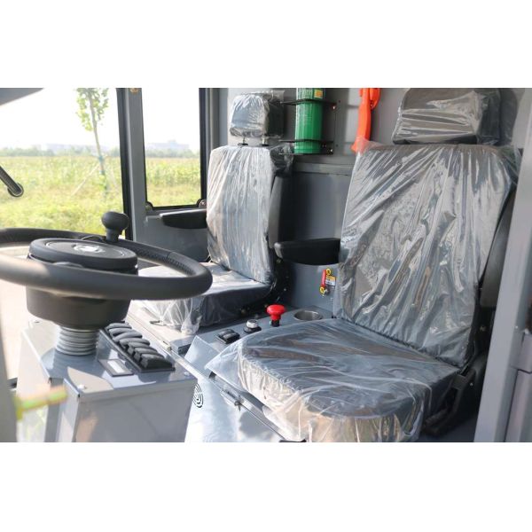 Ride-On Industrial Sweeper Powerful Dust Debris Collection Equipment