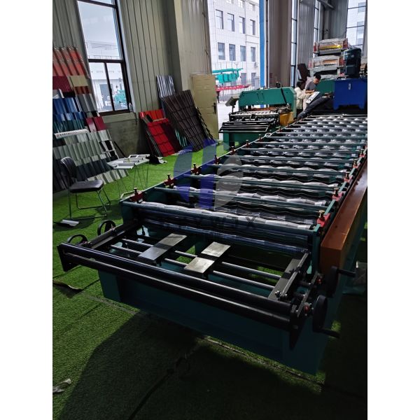 11 KW 1100 Roof Deck Glazed Sheet Roll Forming Machine 16 Stands For Efficient Roofing Panel Production