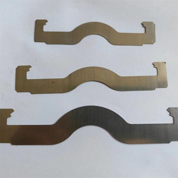 Customizable Galvanized Line Pipe Spring Clip Smooth Surface