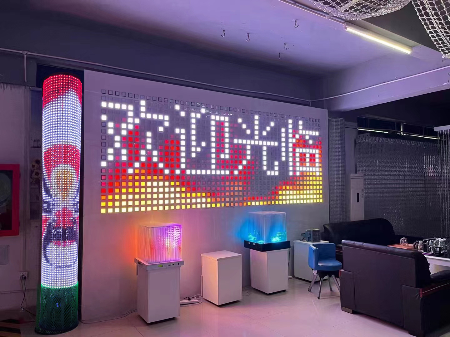 Commercial Buildings Transparent LED Mesh Screen Ip67 Foldable Display