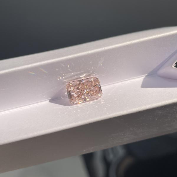 Quality Synthetic CVD Lab Grown Cherry Pink Diamonds 2.3ct-2.99ct Radiant Cut for sale