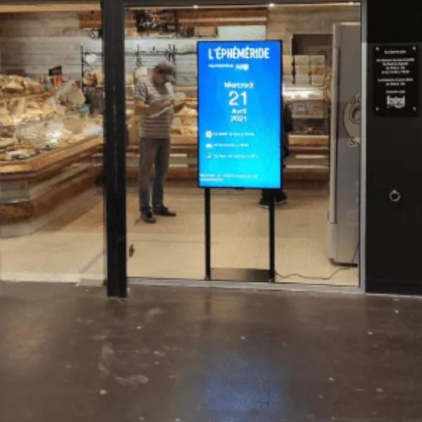 Quality 43 Inch Double Sided LCD Screen Module Advertising Floor Dual Sided Window Kiosk for sale