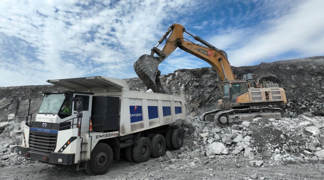 Mining Equipment off-Highway Wide-Body Tipper Open Pit Mining Trucks