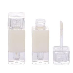 Plastic Lip Gloss Stick Empty Tube Container with Customized Logo and 2.6ML Capacity