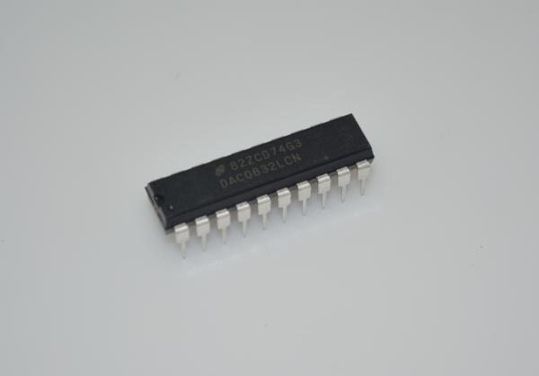 DAC0832LCN 8-Bit Multiplying DAC 1μs Settling Time ±10V Output 20mW Power DIP-20