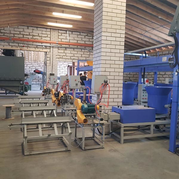Semi Automatic Pressed Wood Shavings Pallet Block Machine