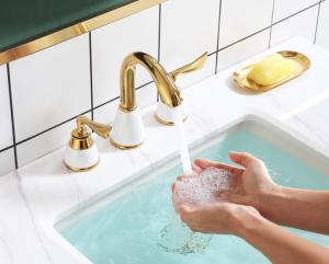Two Handle OEM Three Hole Retro Bathroom Sink Faucets